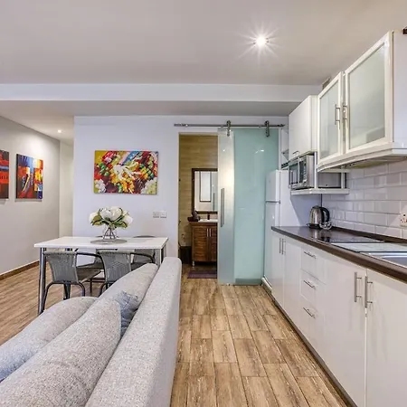 Apartment Stylish In The Heart Of The Saint Julian's