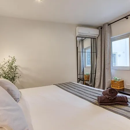 Stylish In The Heart Of The Apartment Saint Julian's