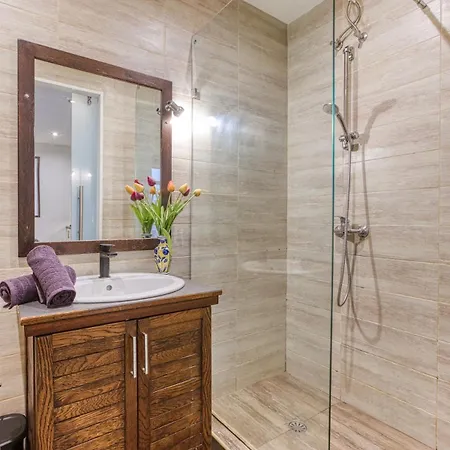 Stylish In The Heart Of The Apartment Saint Julian's